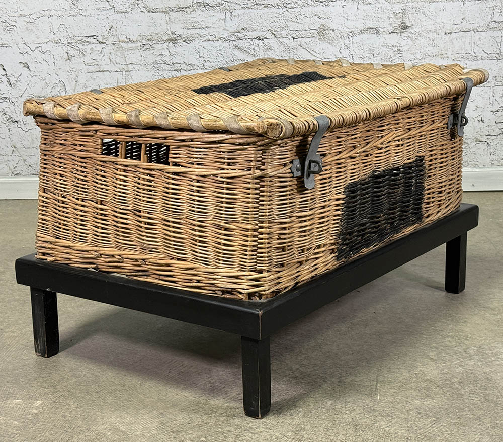 Travel Basket on Stand