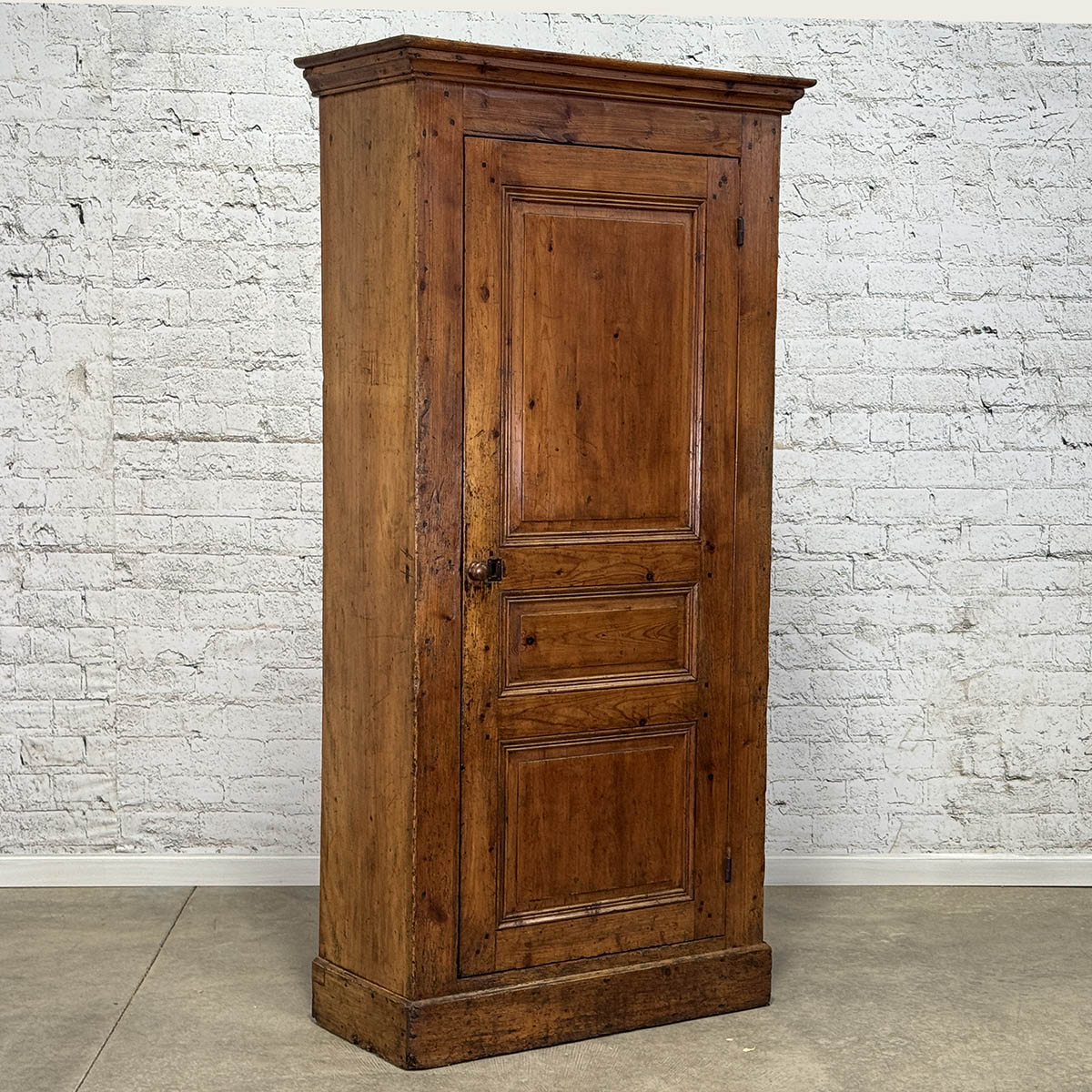 Antique Pine Single Door Bonnetiere