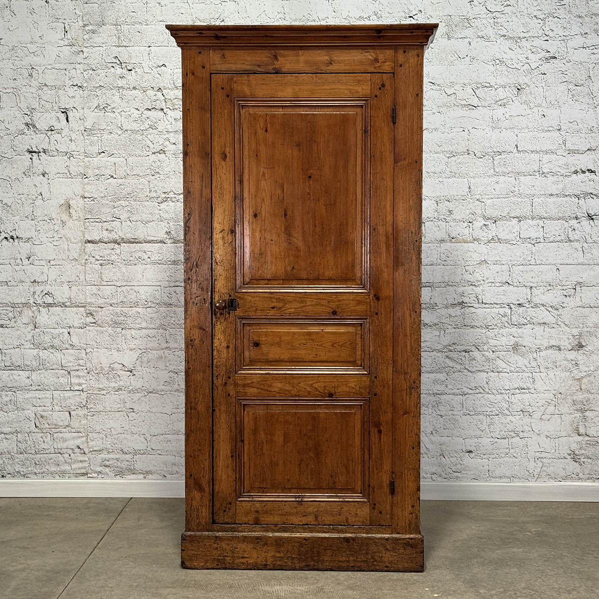 Antique Pine Single Door Bonnetiere