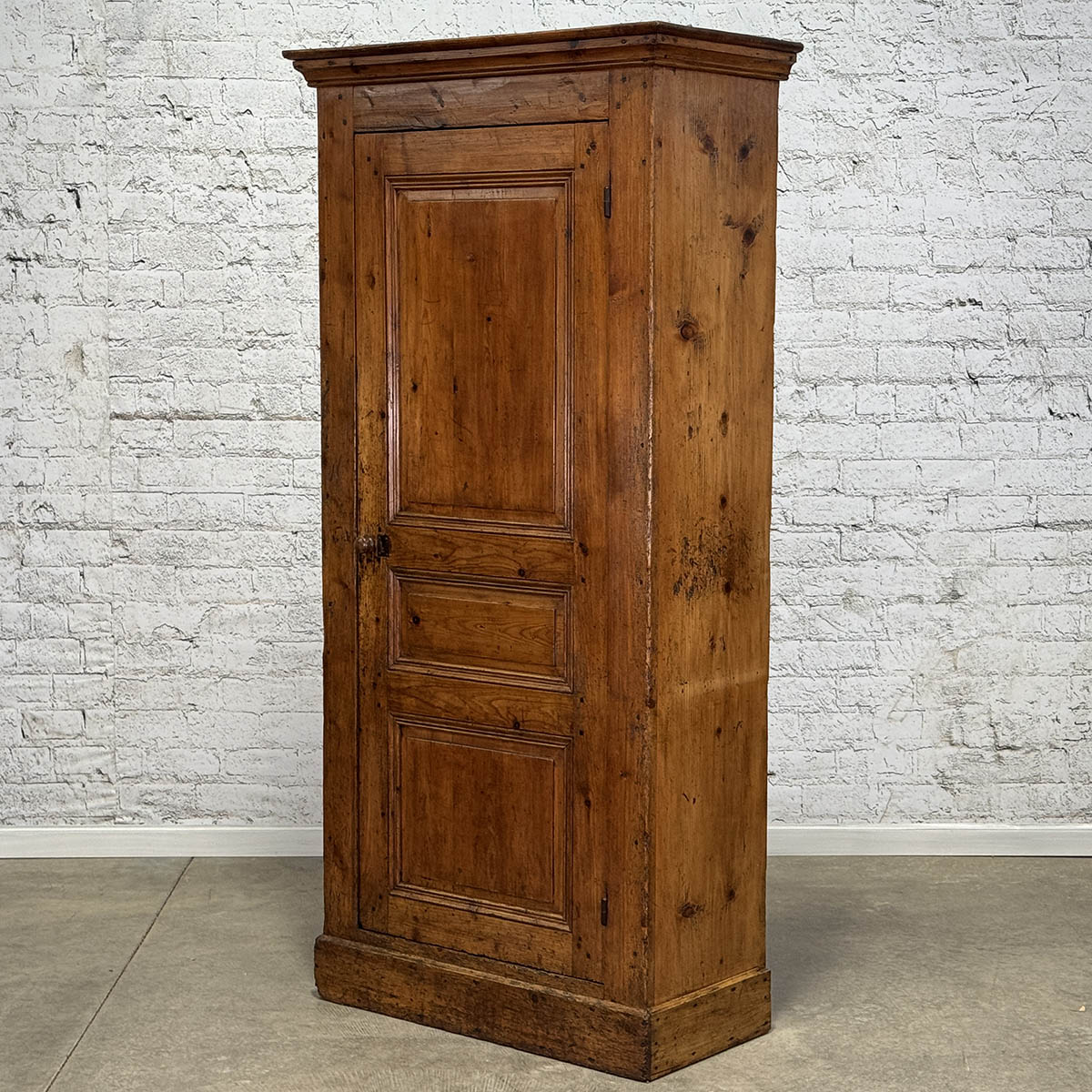 Antique Pine Single Door Bonnetiere