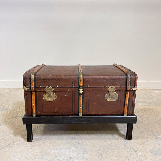 Luggage Trunk on stand