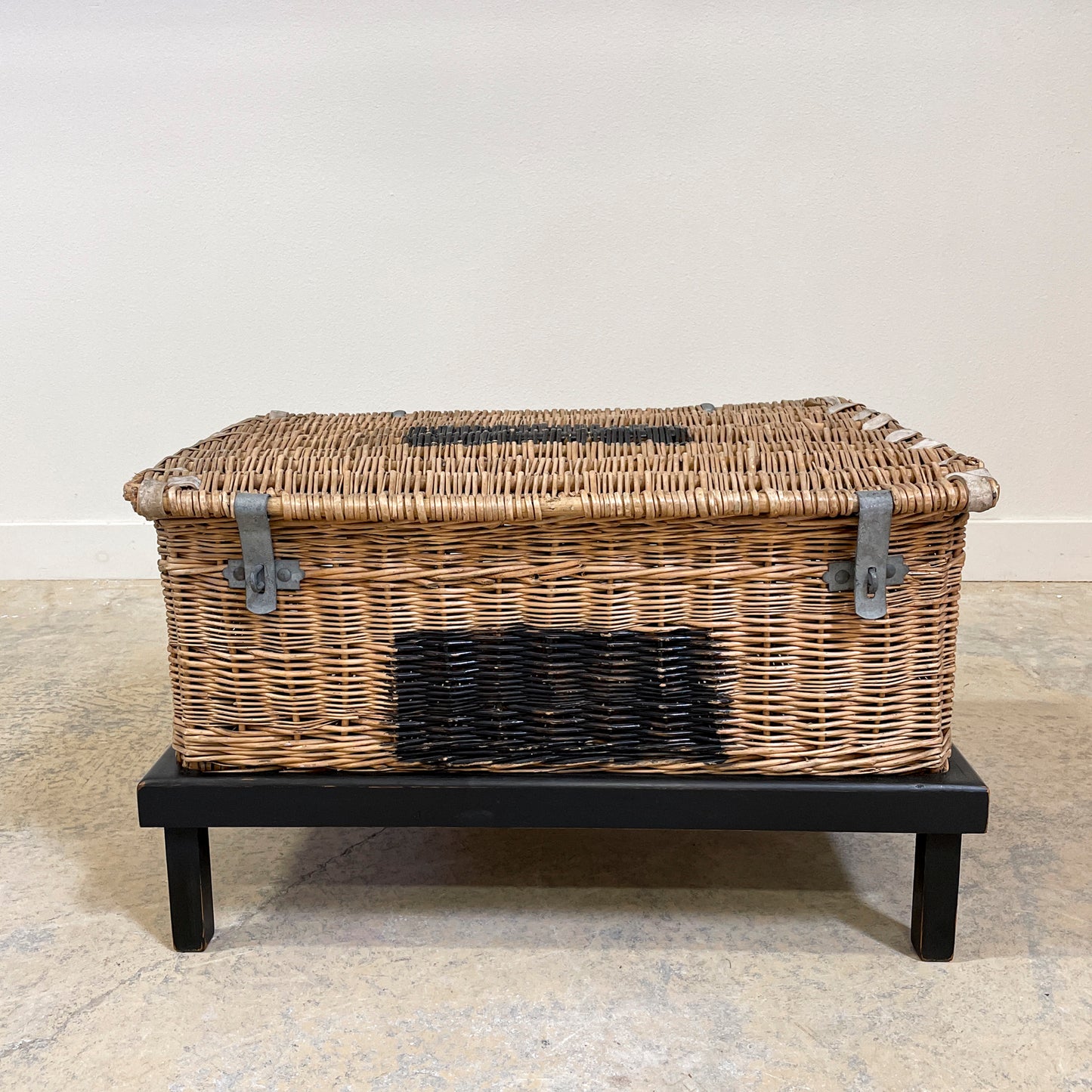 Travel Basket on Stand