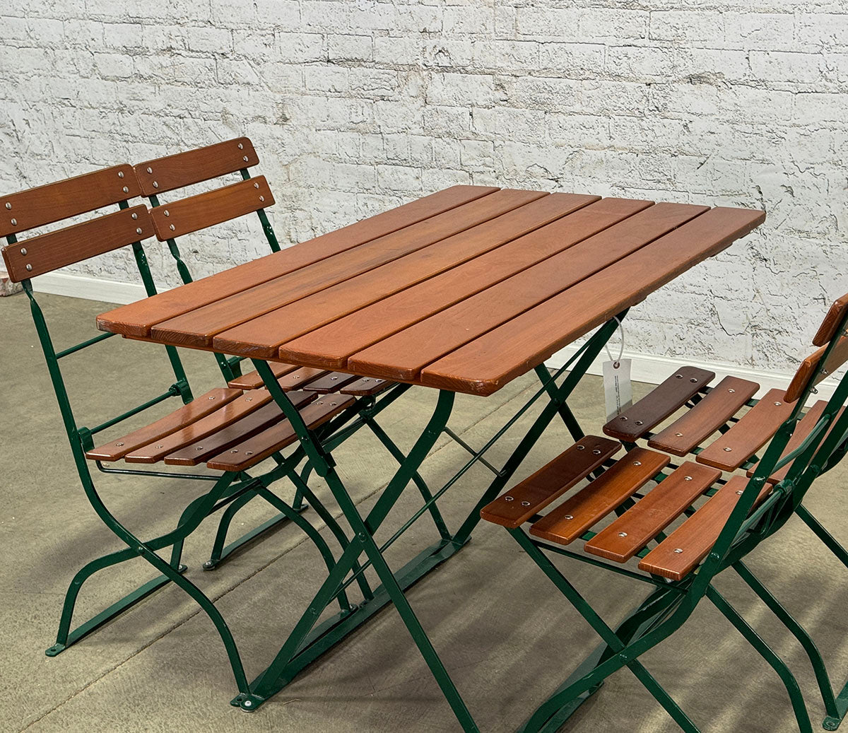 VIntagae Outdoor Table Set with Four Chairs