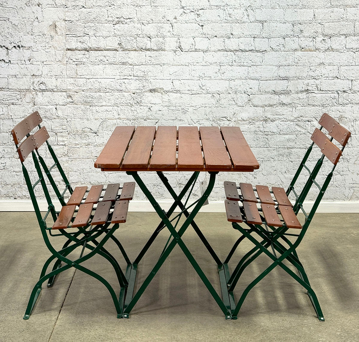 VIntagae Outdoor Table Set with Four Chairs
