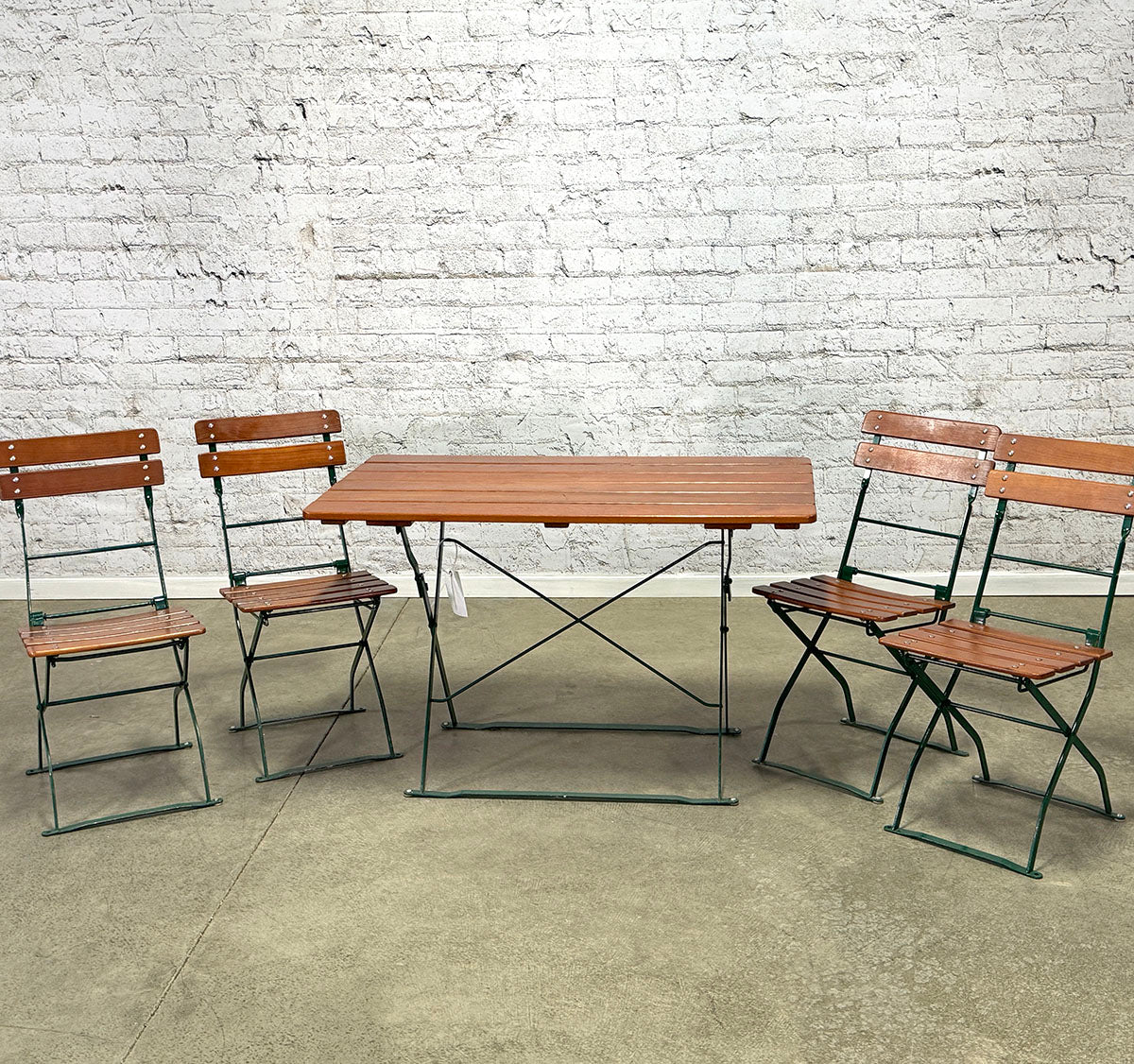 VIntagae Outdoor Table Set with Four Chairs