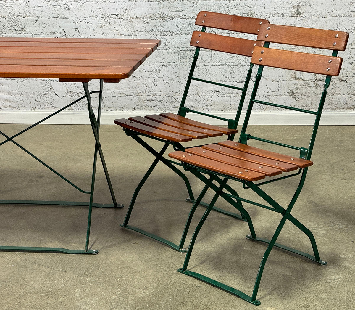 VIntagae Outdoor Table Set with Four Chairs
