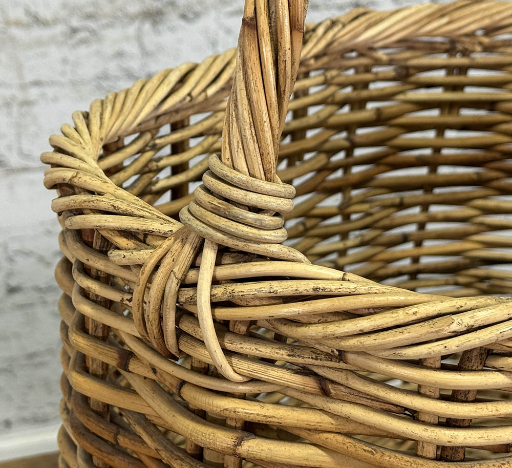 Oval Basket with Handle