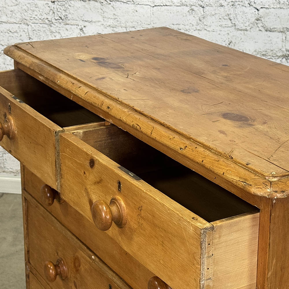 Pine Chest of Drawers