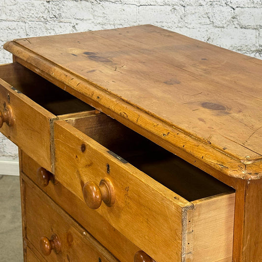 Pine Chest of Drawers