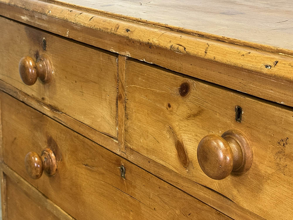 Pine Chest of Drawers