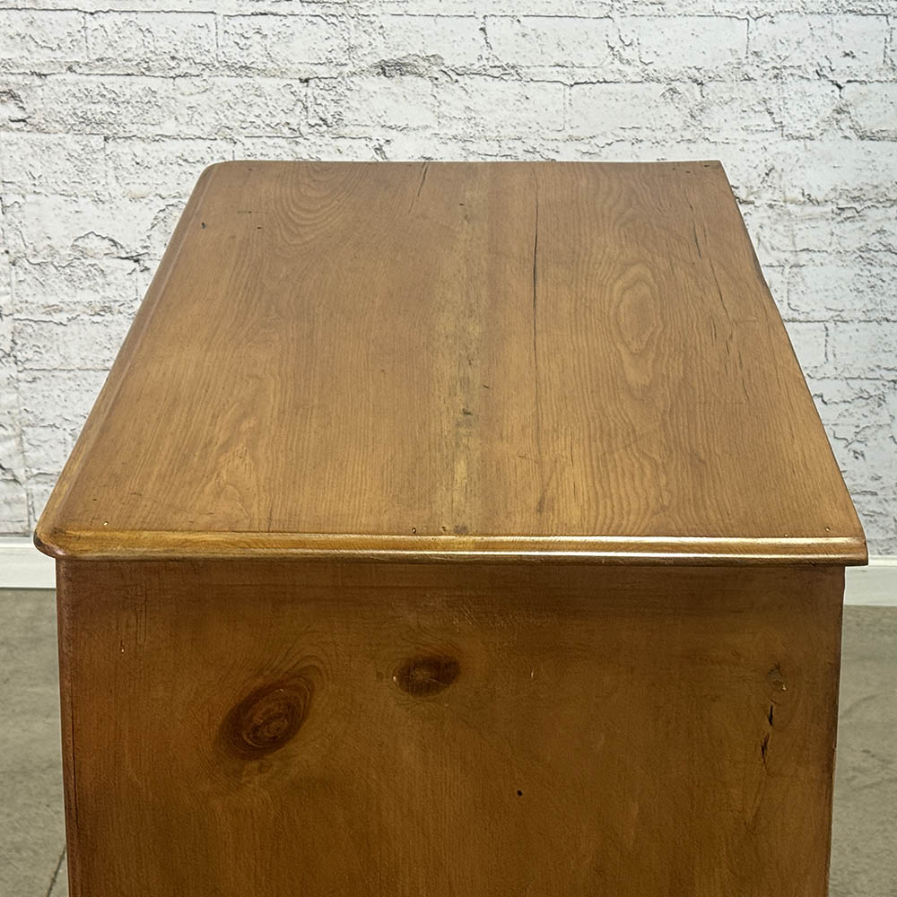 Georgian Pine Chest of Drawers