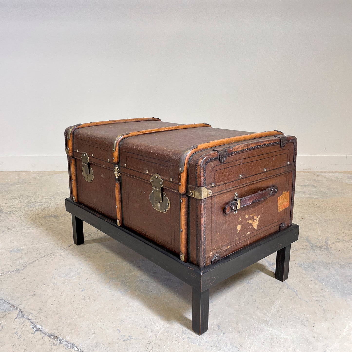 Luggage Trunk on stand