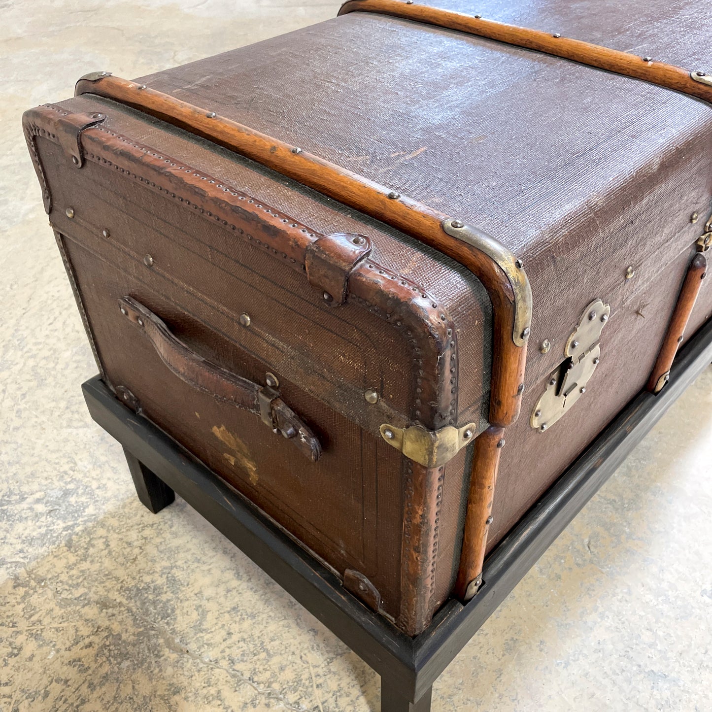 Luggage Trunk on stand