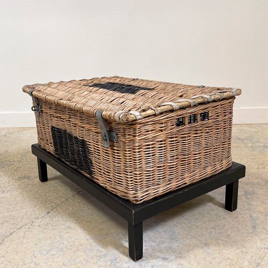 Travel Basket on Stand