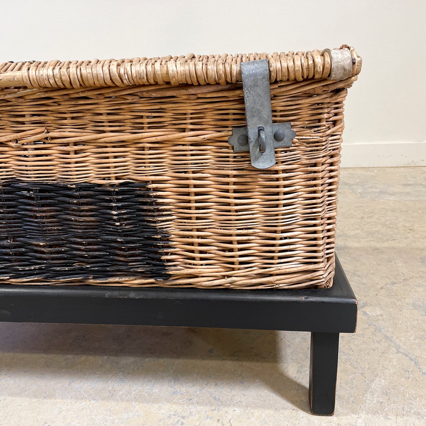 Travel Basket on Stand
