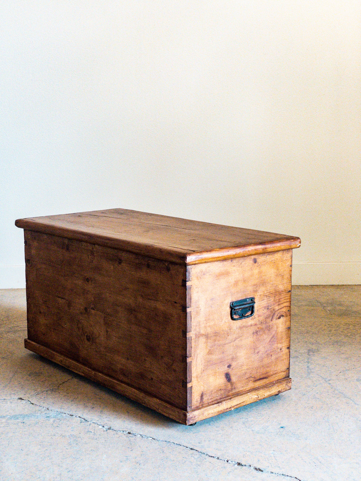 Vintage pine blanket discount chest